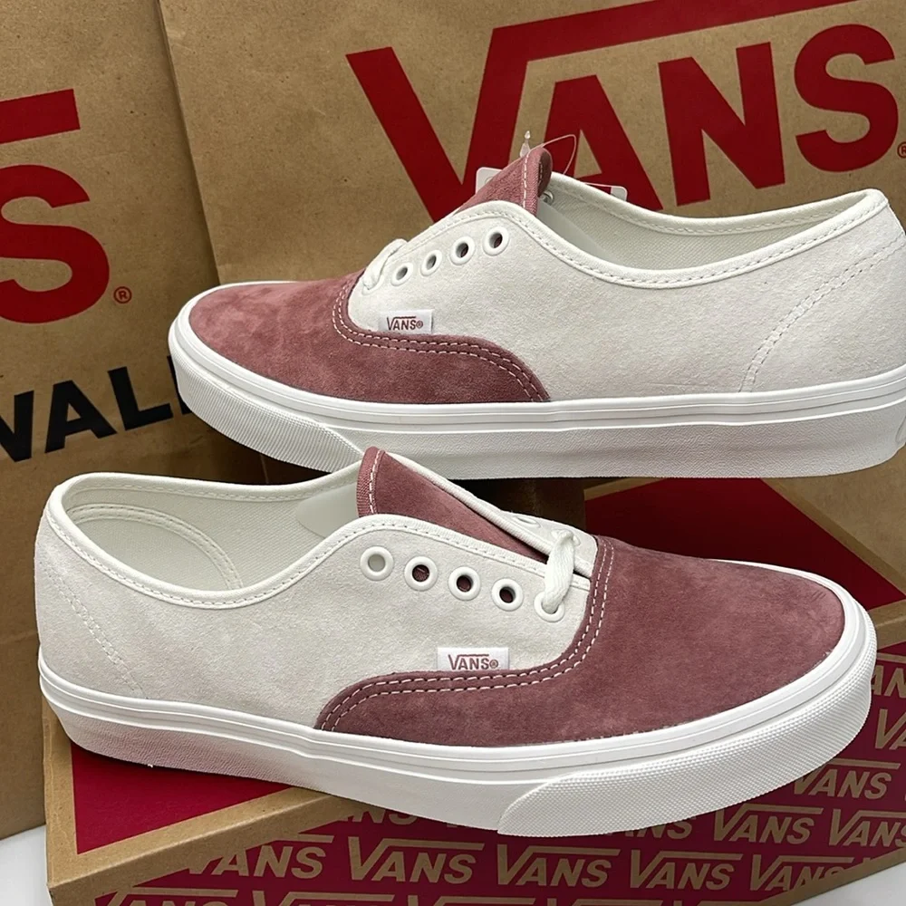 Vans Women’s Authentic Pig Suede Withered Rose
VN000BW5CHO
Sneakers - Picture 10 of 16